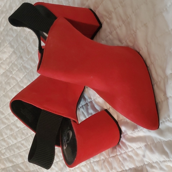 Gianni Bini Red Heals - Picture 1 of 1